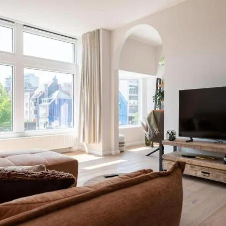 Renovated Art Deco With Vintage Elements * Ostende