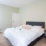 Renovated Art Deco With Vintage Elements * 奥斯滕德