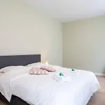 Renovated Art Deco With Vintage Elements 奥斯滕德