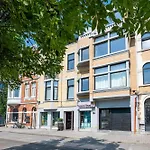 Renovated Art Deco With Vintage Elements Apartment