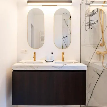 Renovated Art Deco With Vintage Elements Apartment