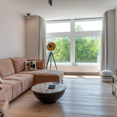 Renovated Art Deco With Vintage Elements 公寓