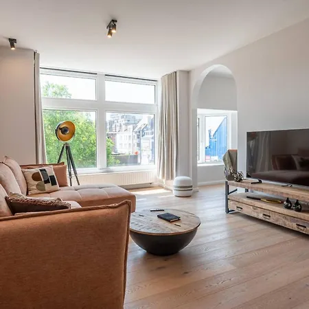 Renovated Art Deco With Vintage Elements * Ostend