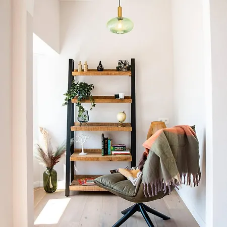 Apartment Renovated Art Deco With Vintage Elements *