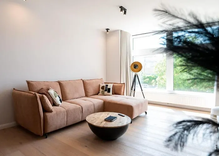 Renovated Art Deco With Vintage Elements 奥斯滕德