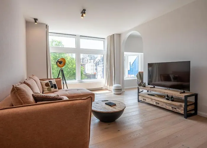 Renovated Art Deco With Vintage Elements * 奥斯滕德