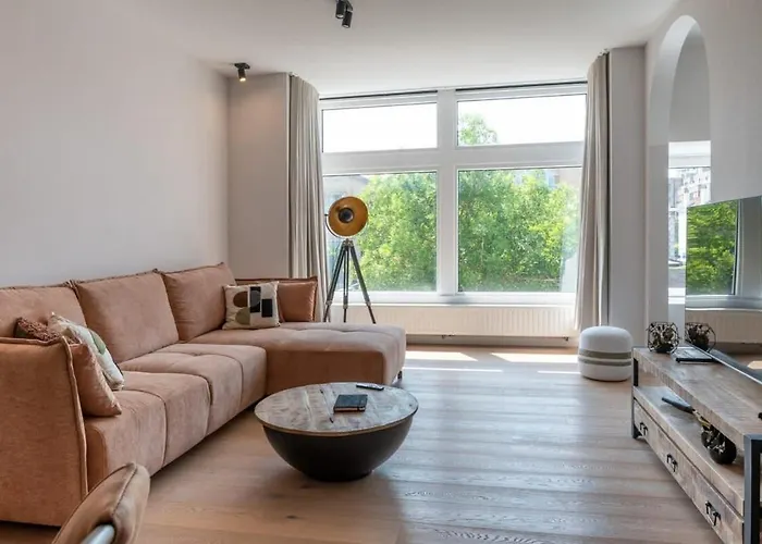 Renovated Art Deco With Vintage Elements 公寓