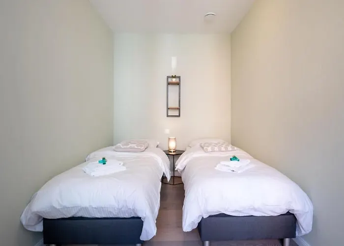 Renovated Art Deco With Vintage Elements 公寓