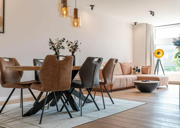 Renovated Art Deco With Vintage Elements Apartment