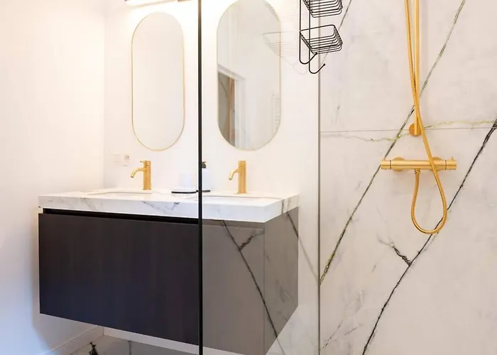 Apartment Renovated Art Deco With Vintage Elements