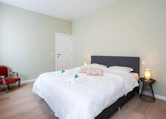 Renovated Art Deco With Vintage Elements * Ostende