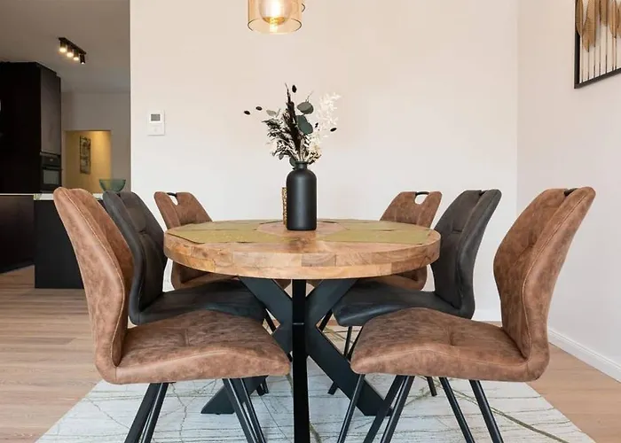 Apartment Renovated Art Deco With Vintage Elements