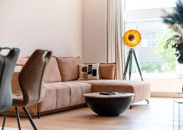 Apartment Renovated Art Deco With Vintage Elements *