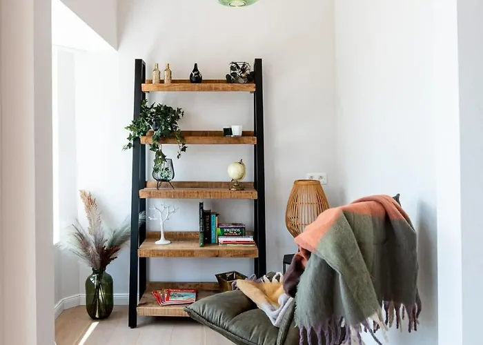 Daire Renovated Art Deco With Vintage Elements