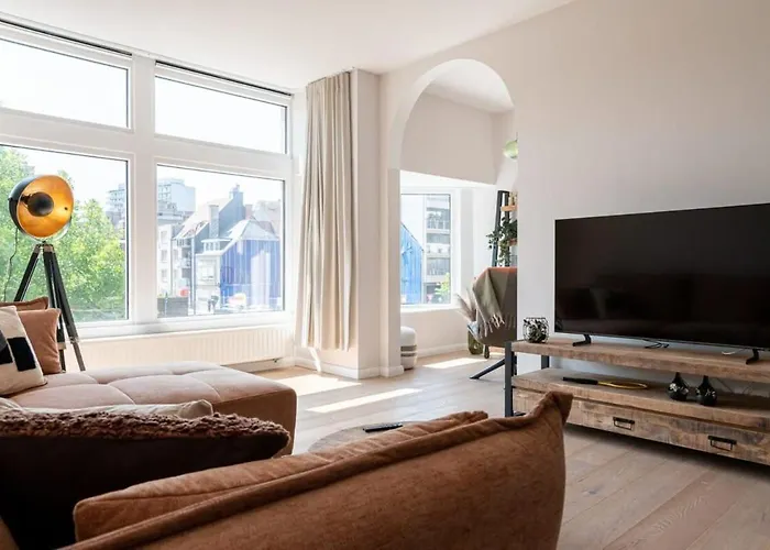 Daire Renovated Art Deco With Vintage Elements