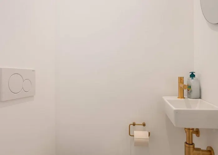 Appartamento Renovated Art Deco With Vintage Elements